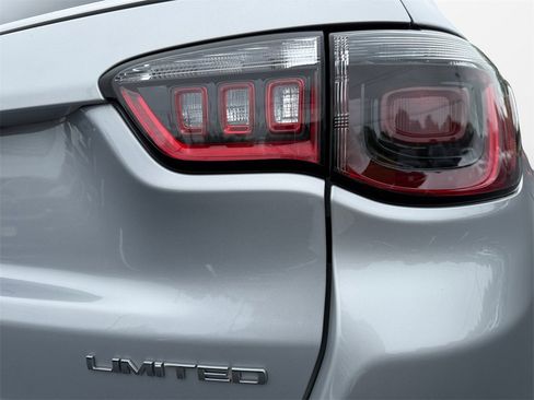 Used 2024 Jeep Compass Limited image 19