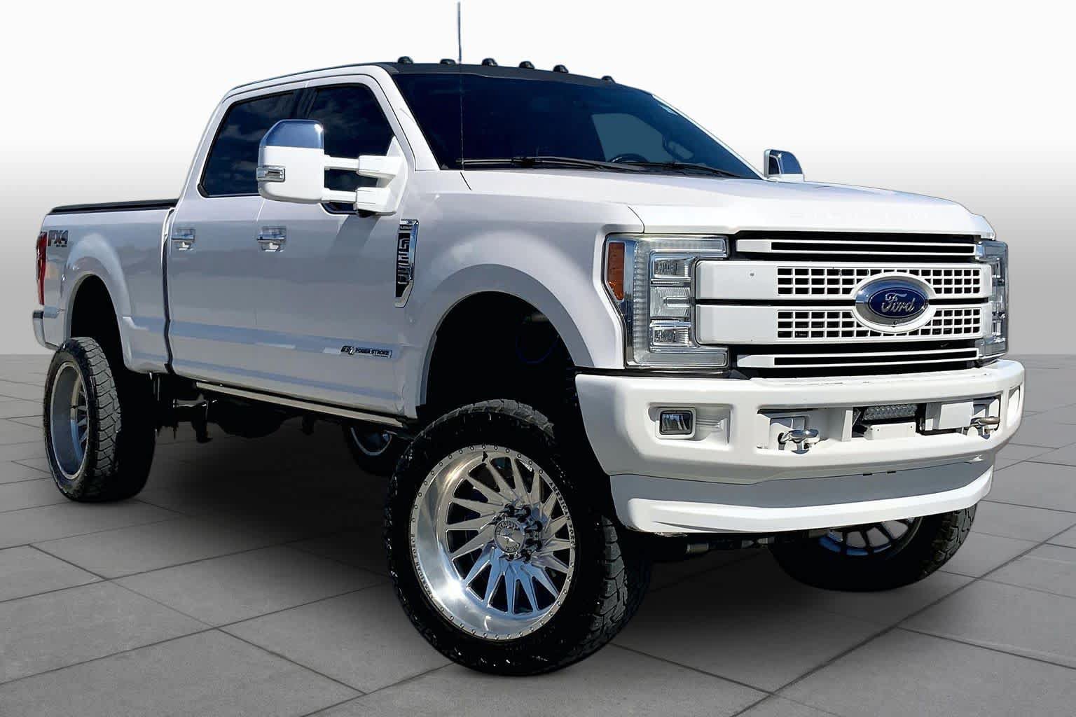 Used 2018 Ford F250 Platinum w/ Platinum Ultimate Package AWD/4WD image 3