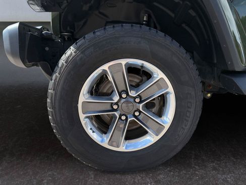 Used 2021 Jeep Wrangler Unlimited Sahara AWD/4WD image 26