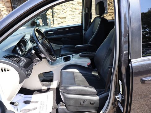 Used 2017 Dodge Grand Caravan SXT FWD image 15
