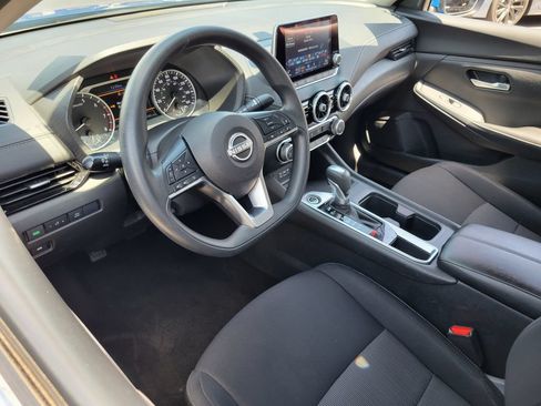 Used 2024 Nissan Sentra SV FWD image 3