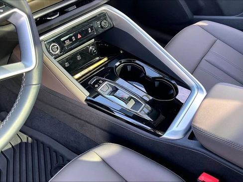 Used 2025 Audi Q5 Premium w/ Convenience Package image 18