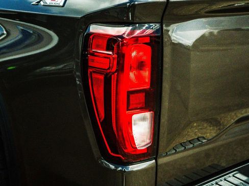 Used 2020 GMC Sierra 1500 Elevation w/ Elevation Value Package AWD/4WD image 8