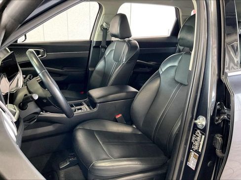 Used 2024 Kia Sorento S AWD/4WD image 3