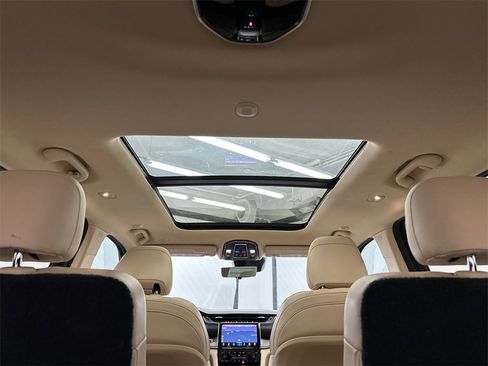 Used 2021 Jeep Grand Cherokee L Limited w/ Luxury Tech Group II image 22