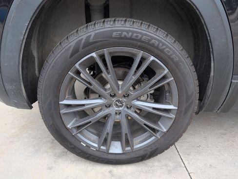 Used 2020 Volkswagen Atlas Cross Sport SE w/ Panoramic Sunroof Package image 13