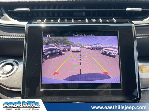 Used 2023 Jeep Grand Cherokee Laredo w/ Luxury Tech Group I AWD/4WD image 32
