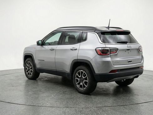 Used 2025 Jeep Compass Trailhawk AWD/4WD image 6