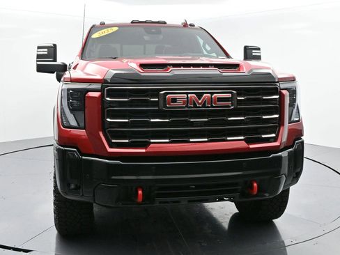 Used 2025 GMC Sierra 2500 AT4X image 2