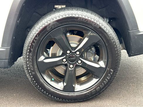 Used 2021 Jeep Grand Cherokee L Laredo image 7