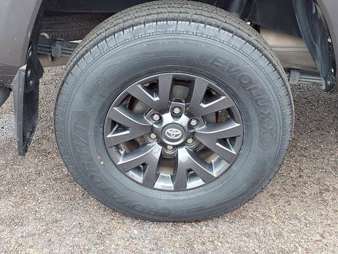 Used 2023 Toyota Tacoma SR5 image 9