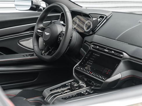 Used 2025 Aston Martin Vanquish RWD image 22