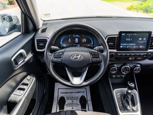 Used 2024 Hyundai Venue SEL FWD image 22