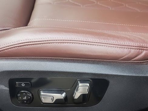 Used 2023 BMW X7 M60i image 36