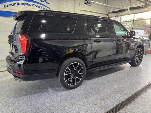 Used 2025 Chevrolet Suburban RST w/ Comfort Package image 12