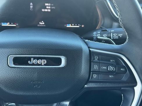 Used 2023 Jeep Grand Cherokee Altitude image 27