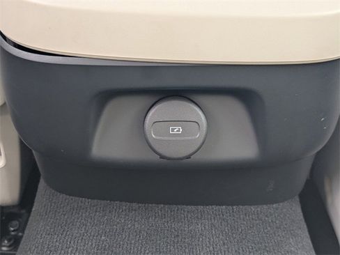 Used 2024 Volvo S60 B5 Plus image 13