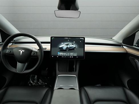 Used 2024 Tesla Model Y 2WD image 41