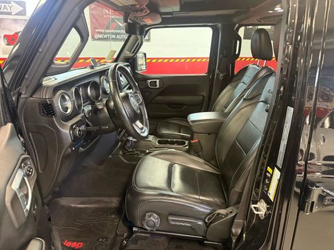 Used 2022 Jeep Wrangler Unlimited Sahara w/ Cold Weather Group image 31