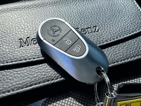 Used 2024 Mercedes-Benz GLC 300 4MATIC image 15