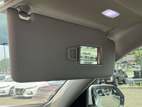 Used 2023 Volkswagen Atlas SE w/ Panoramic Sunroof Package AWD/4WD image 16
