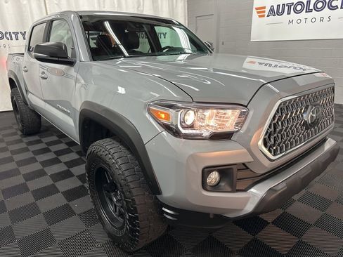 Used 2019 Toyota Tacoma TRD Off-Road image 2