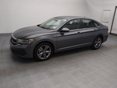 Used 2024 Volkswagen Jetta SE image 2