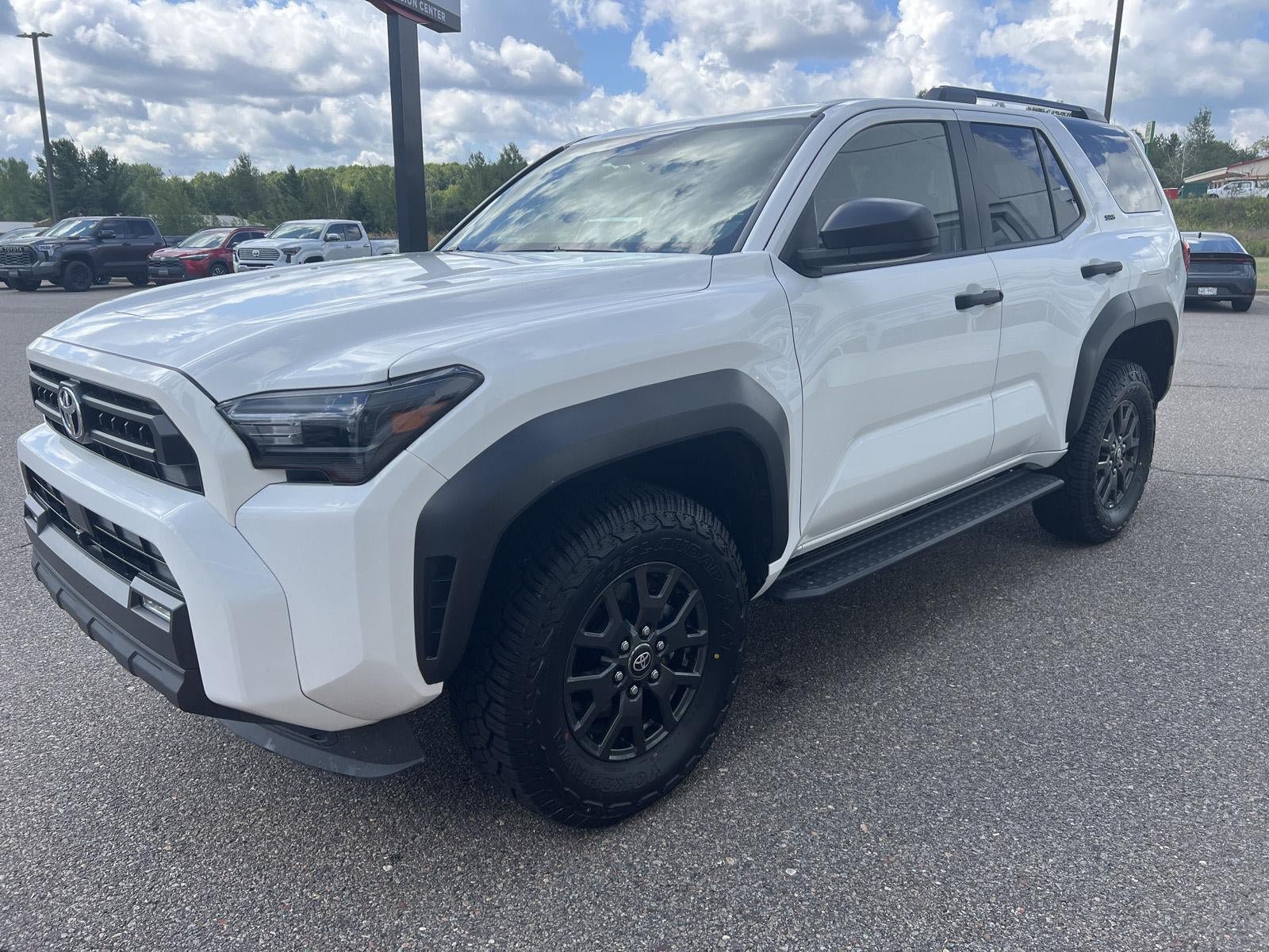 Used 2025 Toyota 4Runner SR5 AWD/4WD image 4