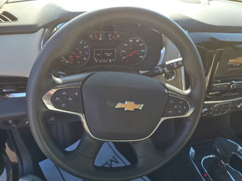 Used 2022 Chevrolet Traverse LS image 11