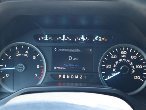 Used 2016 Ford F150 XLT w/ Equipment Group 302A Luxury AWD/4WD image 18