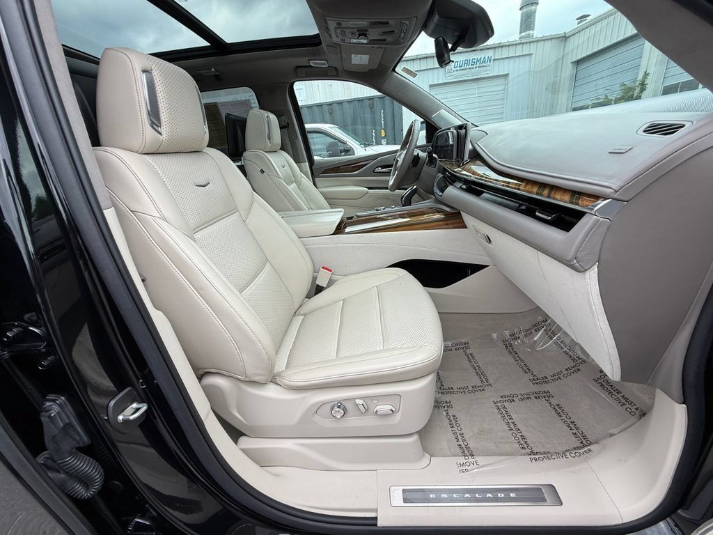 Used 2022 Cadillac Escalade ESV Sport Platinum AWD/4WD image 29