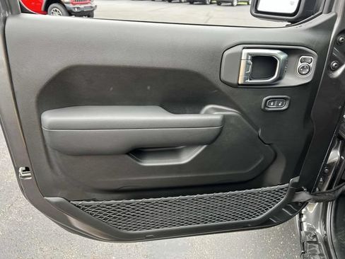 New 2025 Jeep Gladiator Sport AWD/4WD image 12