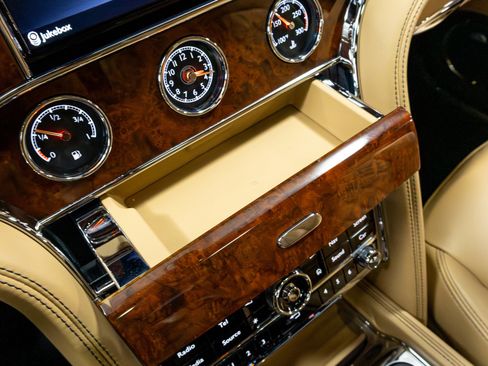 Used 2017 Bentley Mulsanne image 87