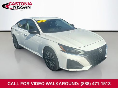 Used 2025 Nissan Altima 2.5 SV FWD image 1