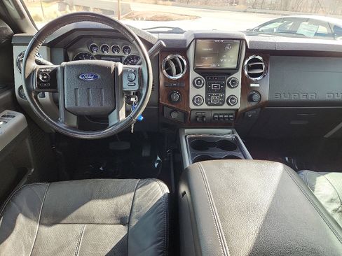 Used 2014 Ford F250 Lariat w/ Lariat Interior Package image 9