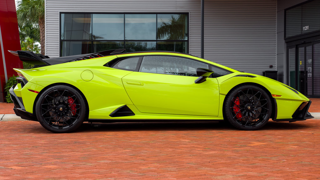 Used 2022 Lamborghini Huracan STO RWD image 10