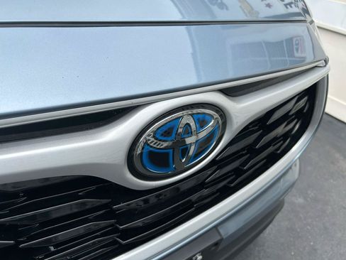 Used 2023 Toyota Highlander XLE AWD/4WD image 38