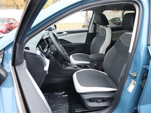 New 2025 Volkswagen Taos SE image 8