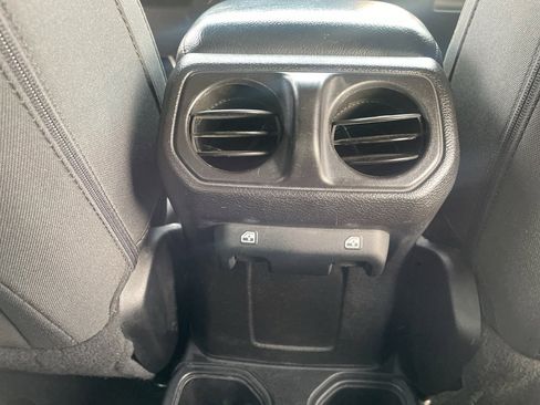 Used 2018 Jeep Wrangler Unlimited Sport S image 59