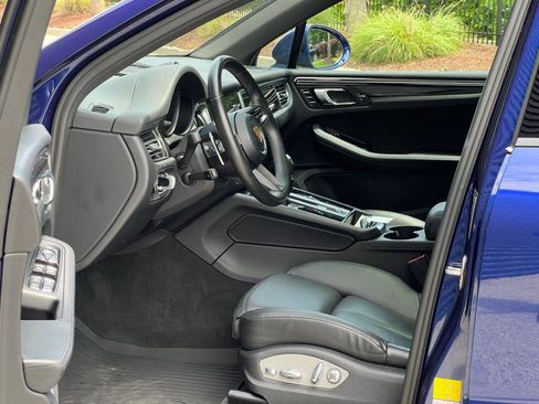 Certified 2022 Porsche Macan w/ Premium Package Plus image 4
