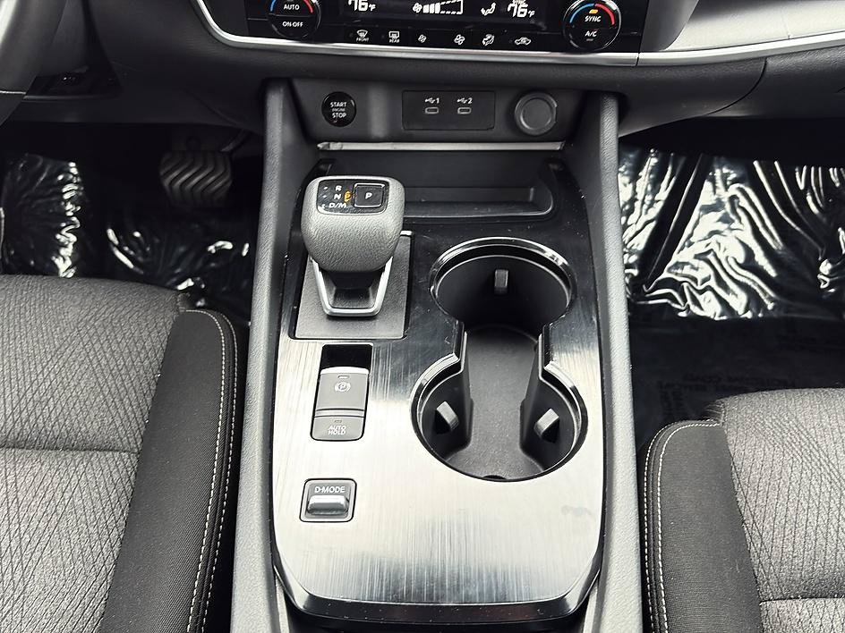 Certified 2025 Nissan Rogue SV FWD image 33
