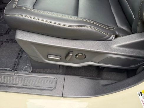 New 2025 Ford Bronco Badlands image 27