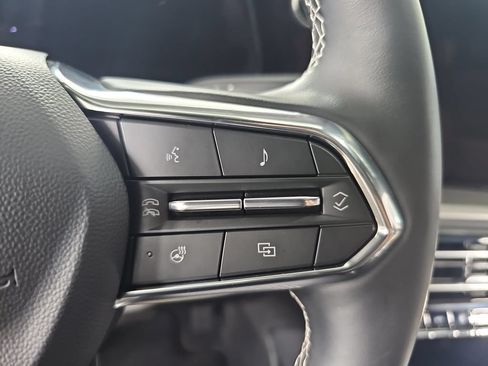 Used 2025 Chevrolet Traverse LT FWD image 27