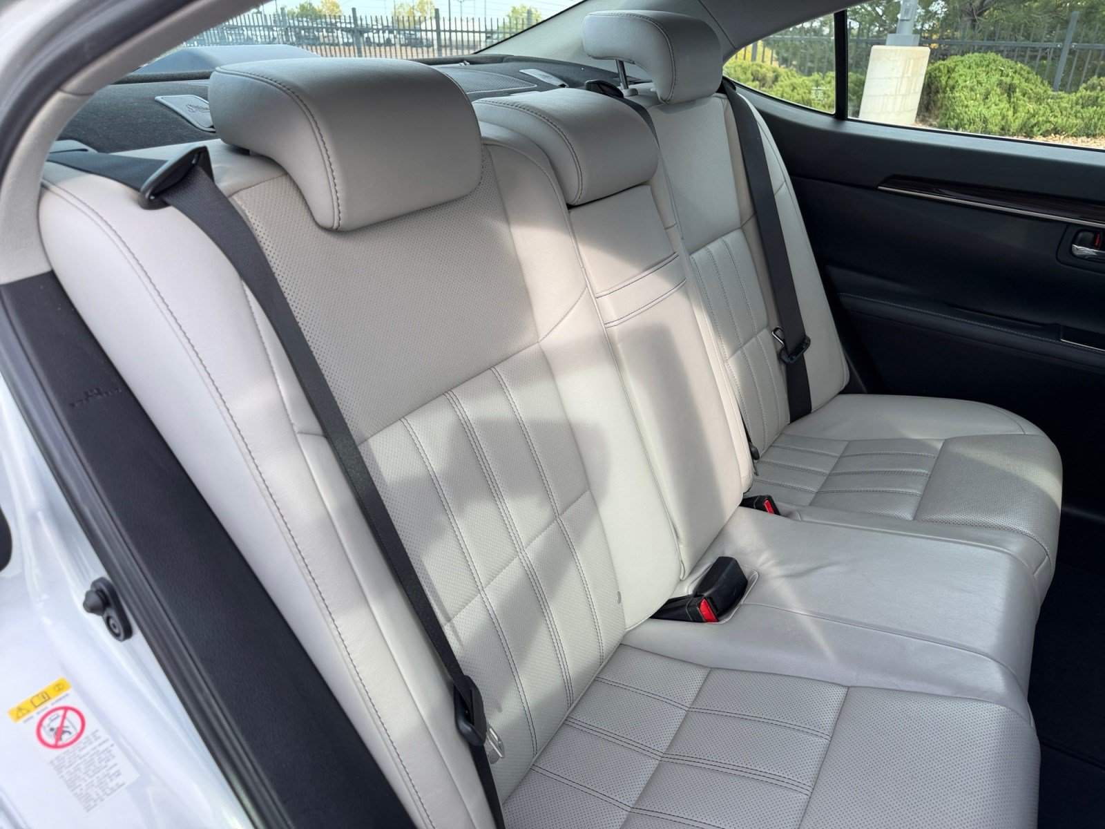 Used 2016 Lexus ES 350 w/ Luxury Package w/Wood Trim FWD image 18