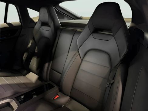 Used 2024 Porsche Panamera image 17
