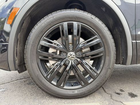 Used 2022 Volkswagen Tiguan SE R-Line AWD/4WD image 11