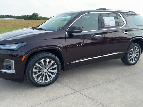 Used 2023 Chevrolet Traverse Premier FWD image 5