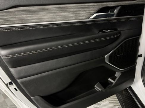 Used 2023 Jeep Wagoneer L Series III w/ Preferred Equipment Group image 35