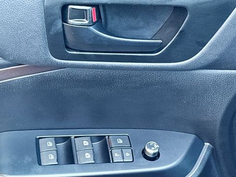 Used 2019 Toyota Highlander Plus FWD image 23