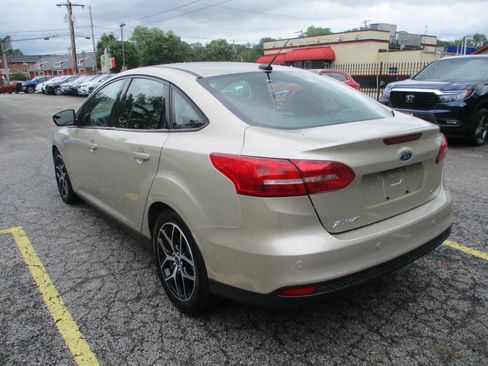 Used 2017 Ford Focus SEL FWD image 2